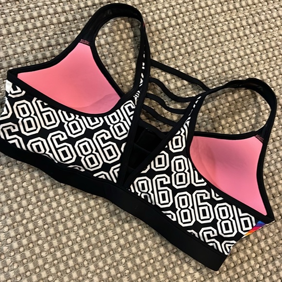 PINK Victoria’s Secret Ultimate Sports Bra - Picture 2 of 4